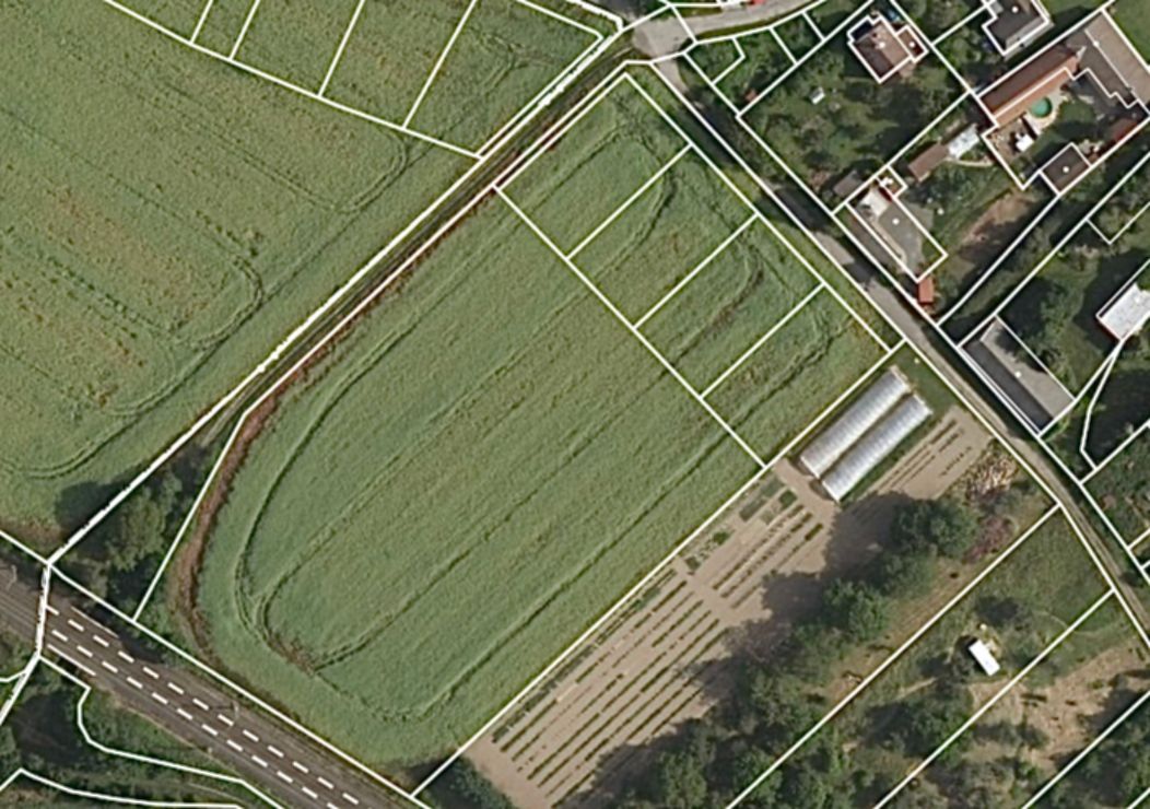 Nabízíme k prodeji 4 pozemky v klidné lokalitě Štěpánov – Březce, ideální pro ty, kteří hledají harmonii přírody a snadnou dostupnost do Olomouce. Tato nabídka je ideální pro ty, kteří plánují výstavbu domu a chtějí si realizovat své stavební plány v klidné a dobře dostupné oblasti.